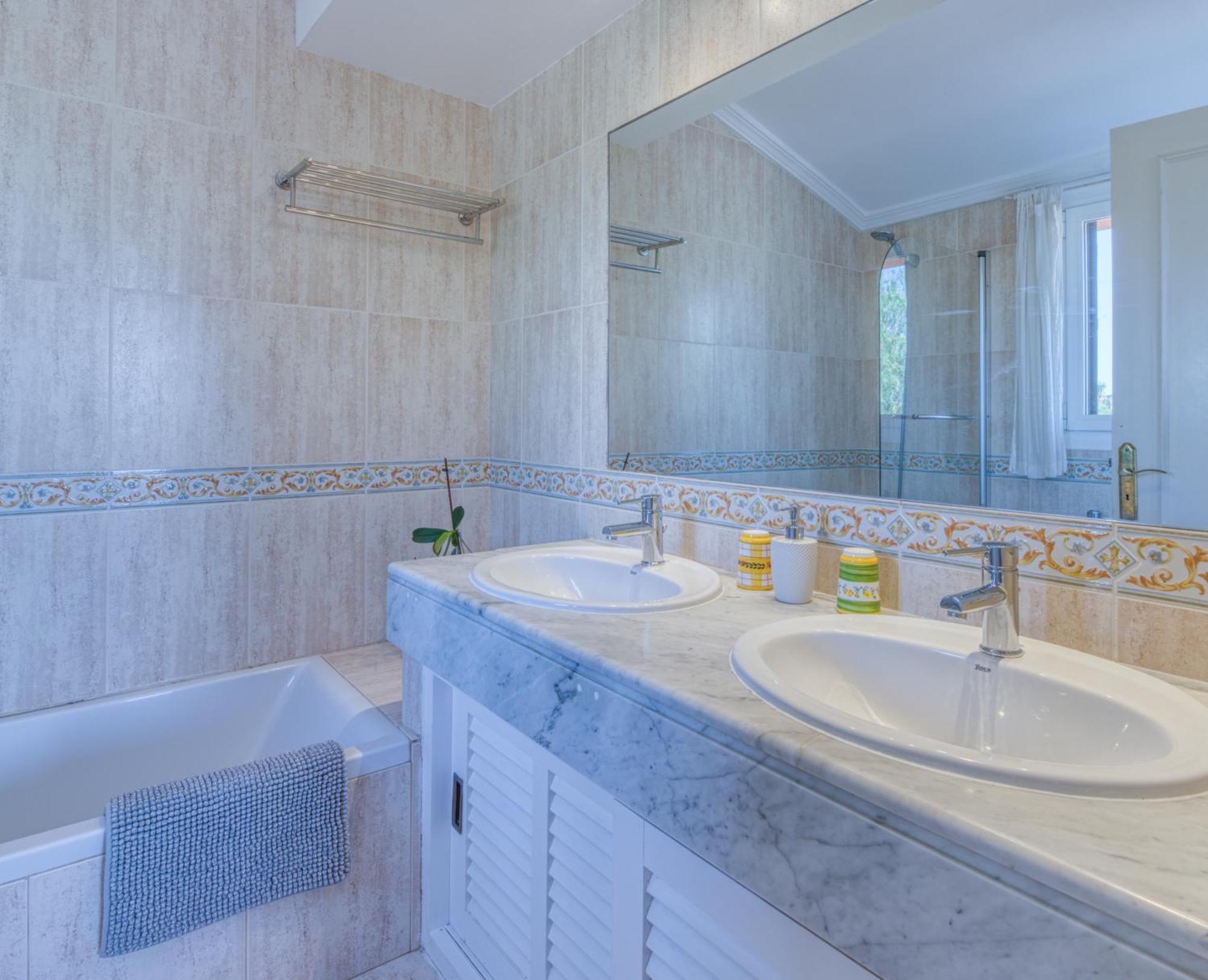 Kentia Mallorca, Charming And Stylish Close To *